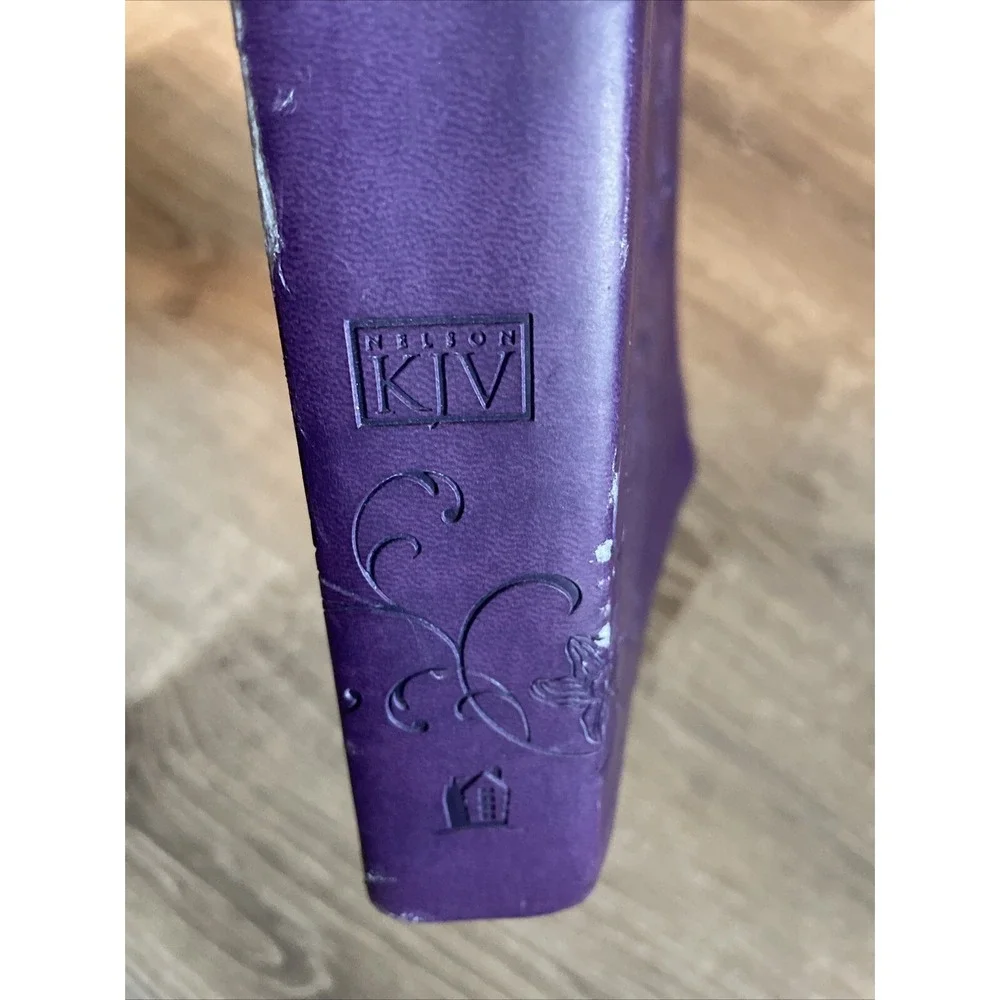 KJV Holy Bible by Thomas Nelson (2003, Leathersoft, Giant Print Edition 837816)